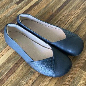 Xero Women's Phoenix Black Leather Flats Size 10.5